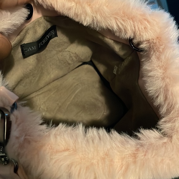 Faux Fur Dusty Pink Crossbody - Picture 3 of 3